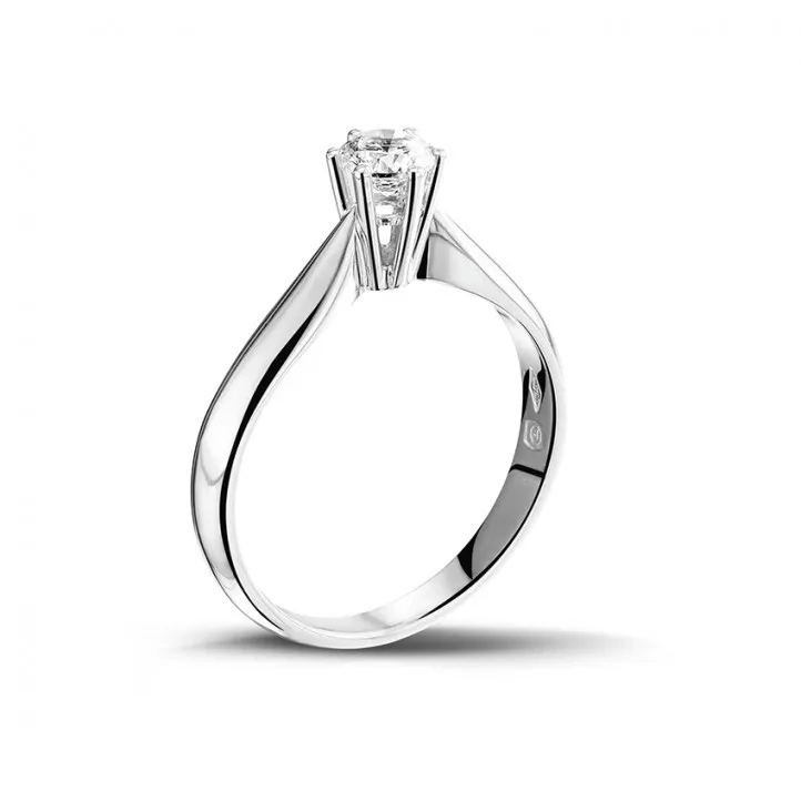 0.30 quilates anillo solitario diamante en platino 