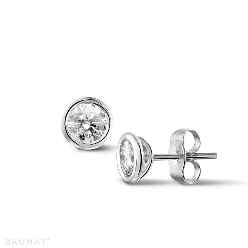 0.60 quilates pendientes diamantes satélite en platino 
