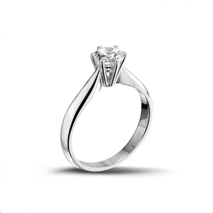 0.70 quilates anillo solitario diamante en platino 