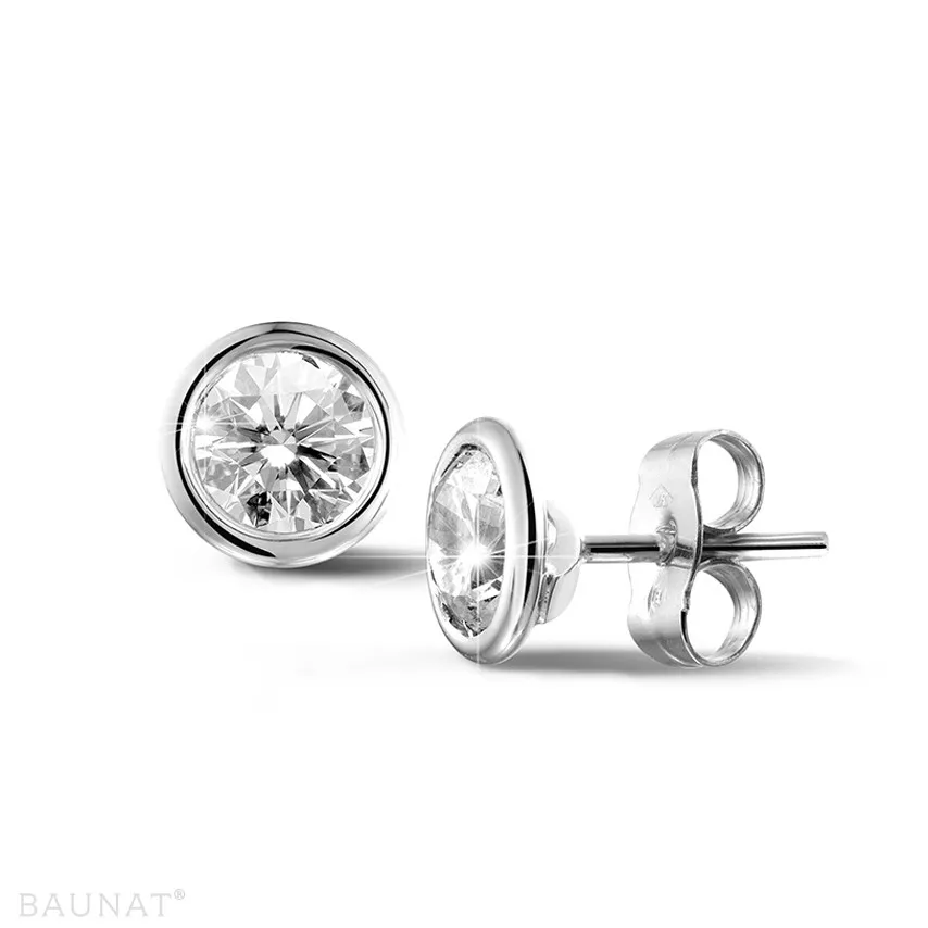 1.50 quilates pendientes diamantes satélite en platino 