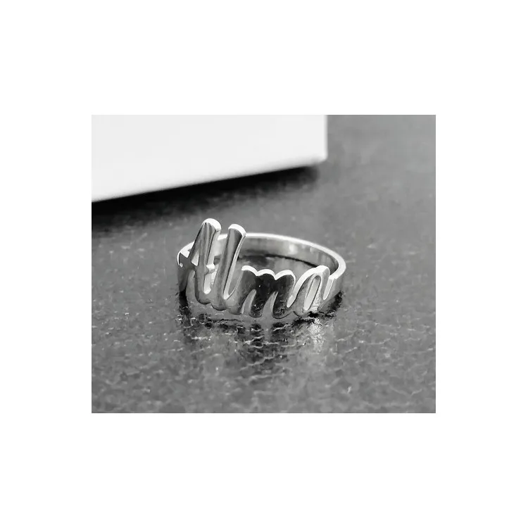 Anillos con nombre tallado en plata de ley