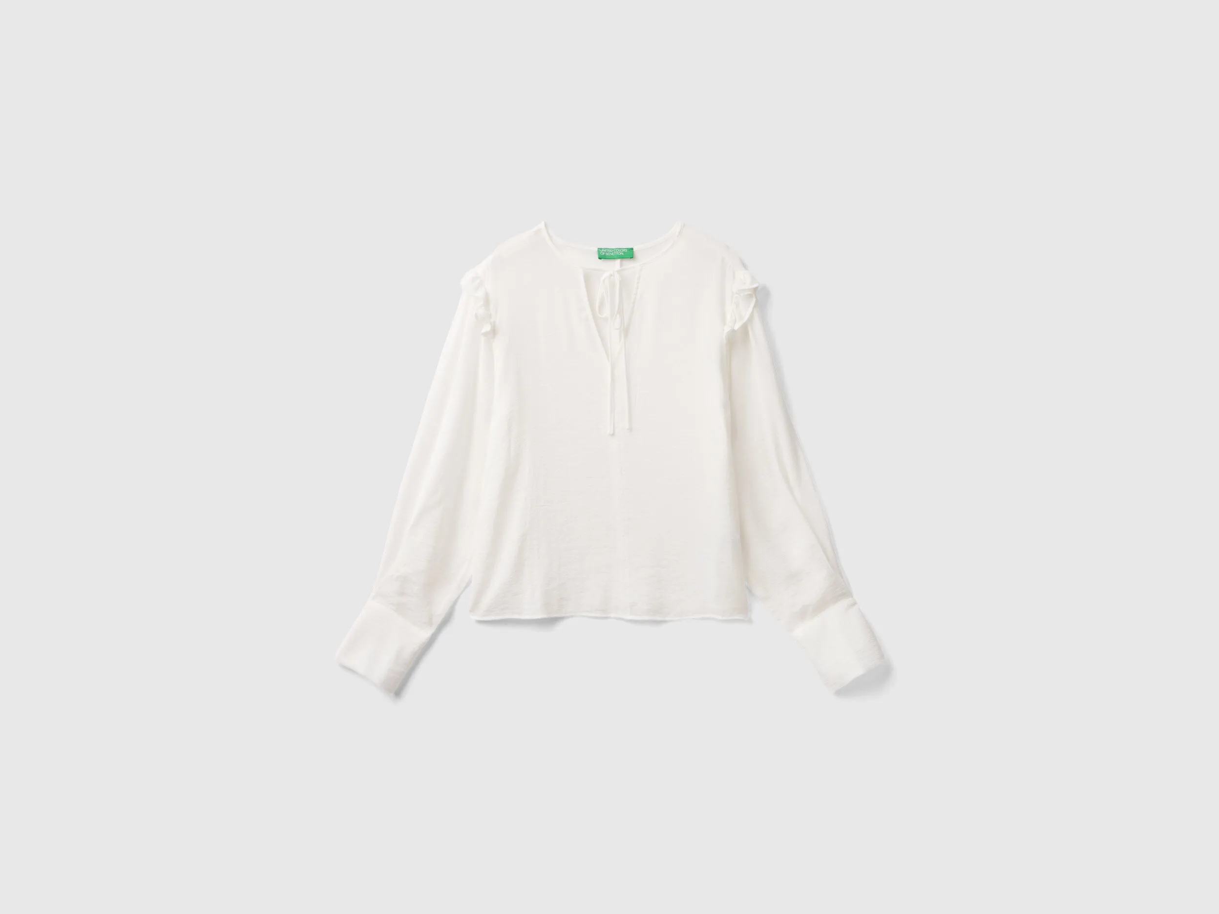 Blusa con cordones y volantes