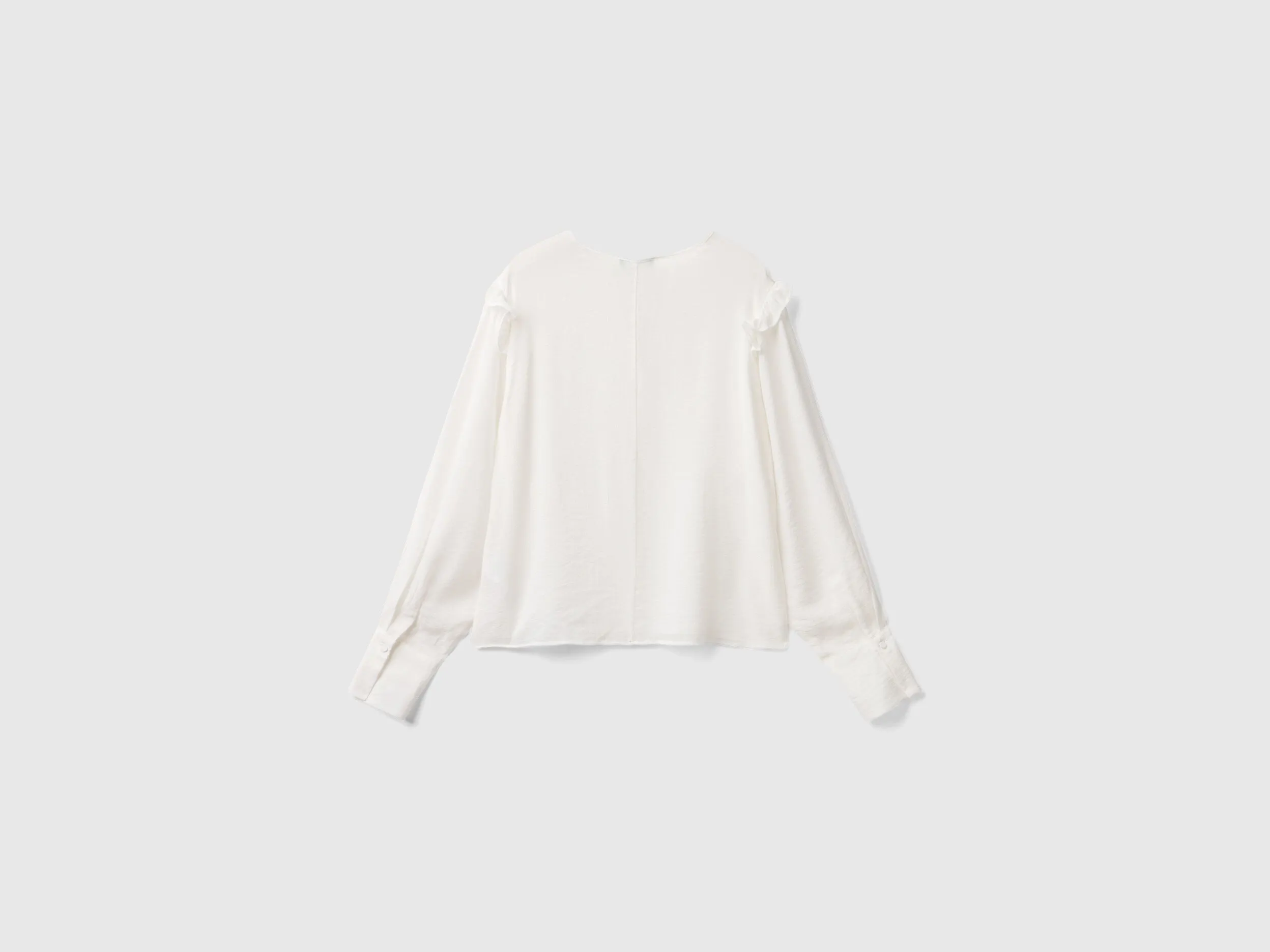 Blusa con cordones y volantes