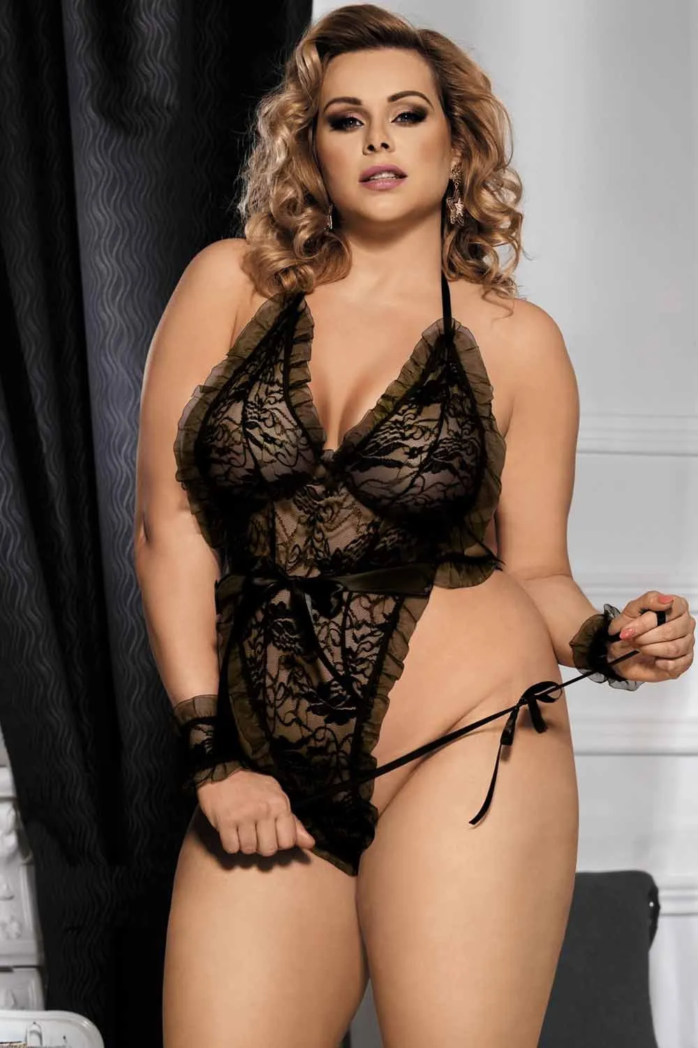 Body de peluche con tanga de encaje de talla grande