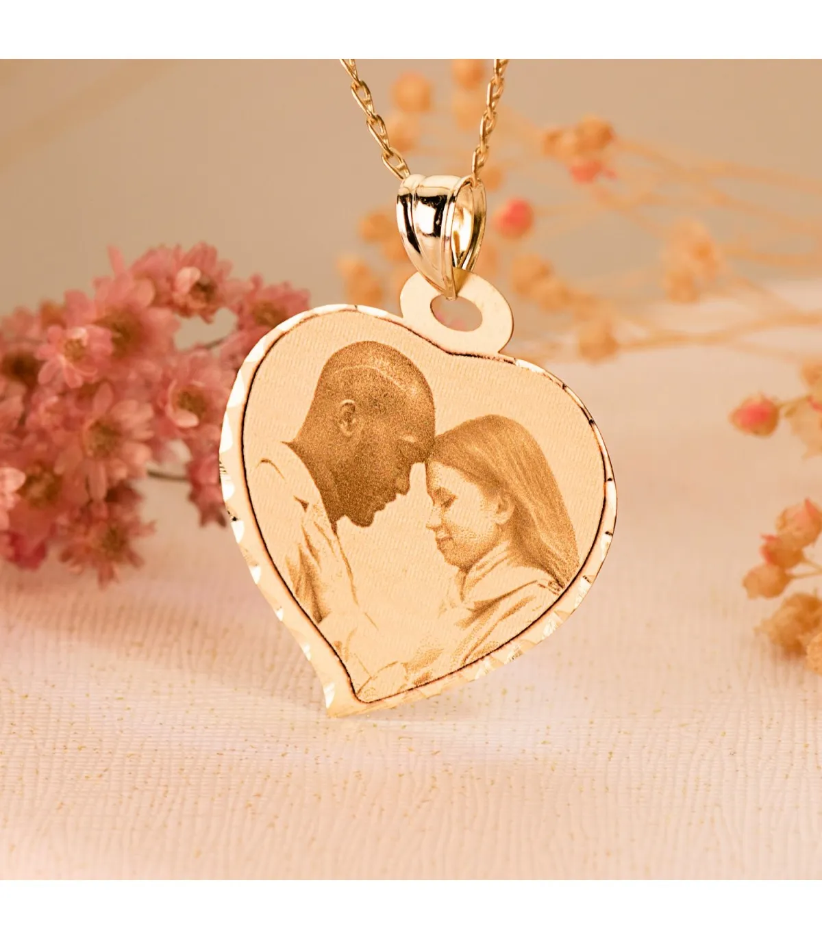 Chapa Colgante Corazón tallado Oro 18K 28 mm