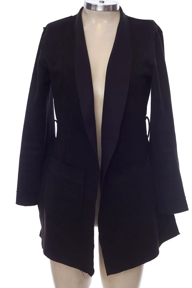 CHAQUETA / ABRIGO COLOR NEGRO  MVC