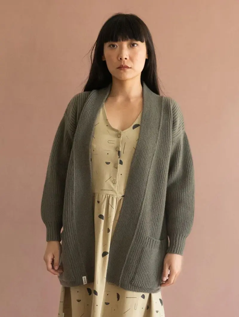 Chaqueta larga verde de lana merino