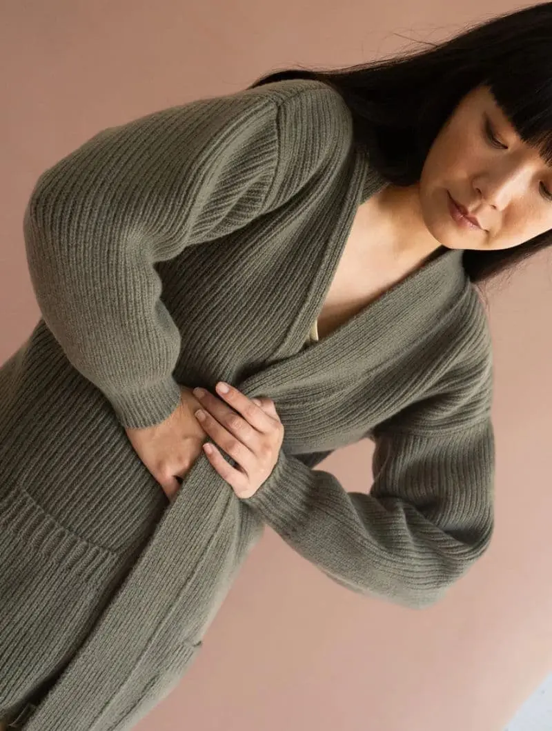 Chaqueta larga verde de lana merino