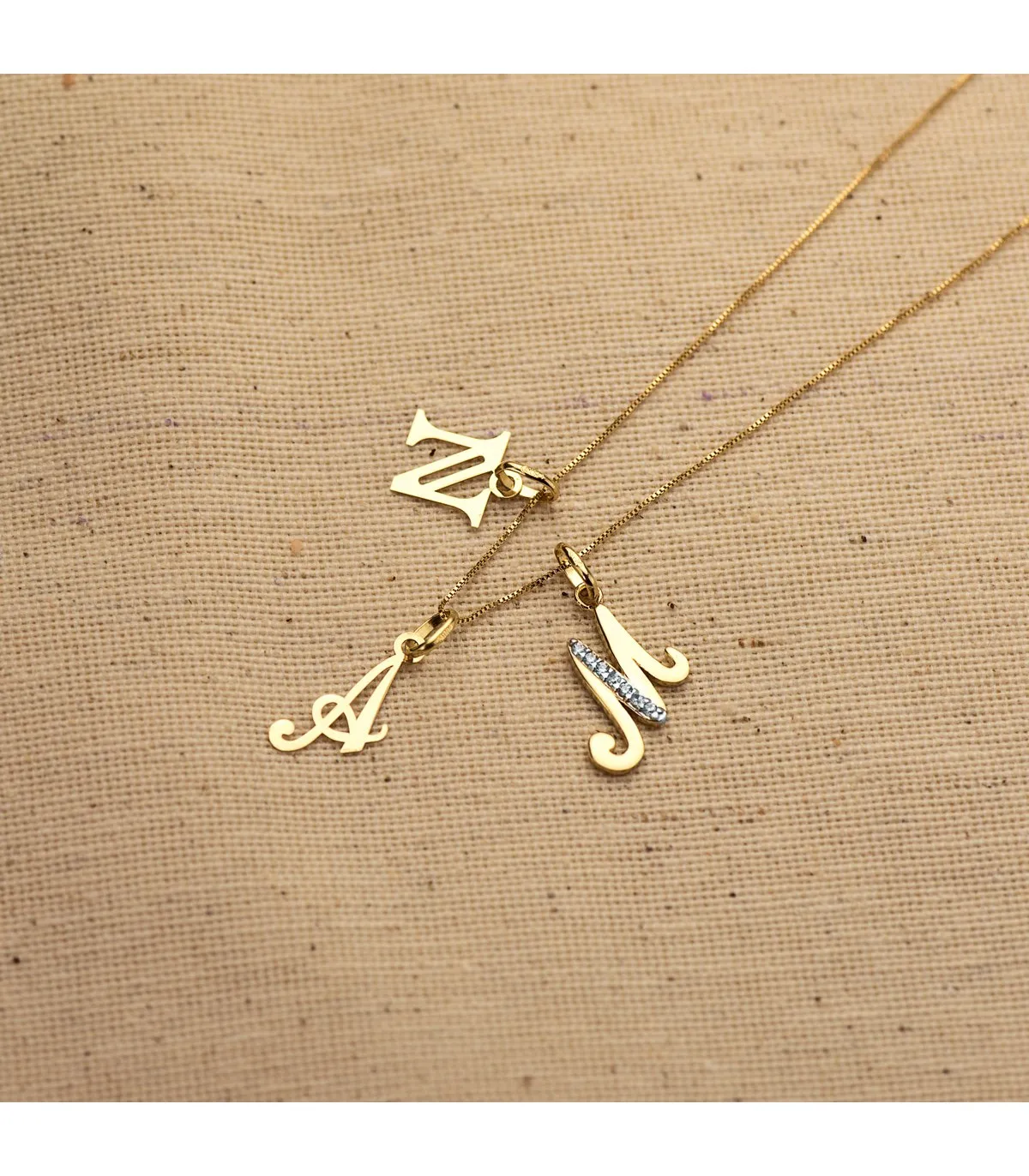 Colgante inicial F oro amarillo 18k