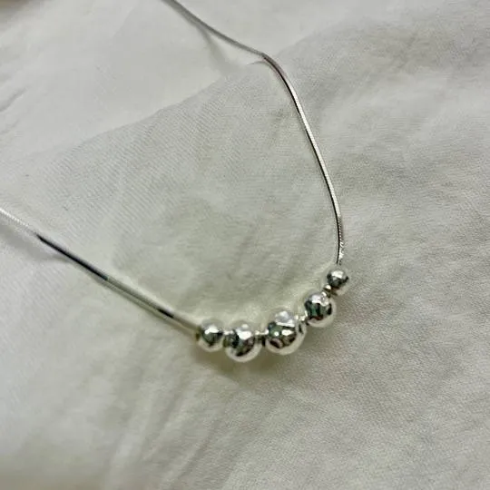 Collar cola de rata con 5 bolitas