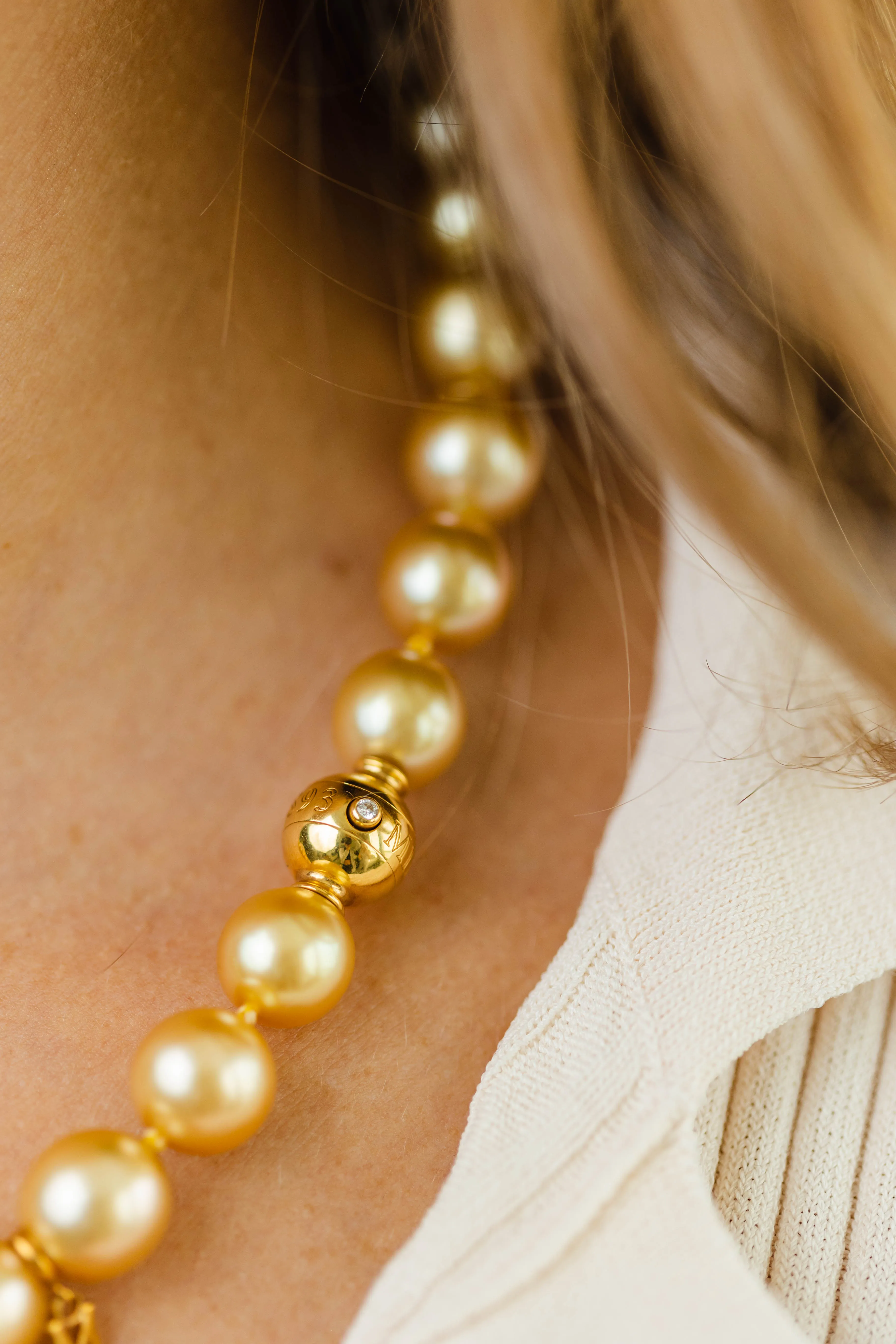 COLLAR  