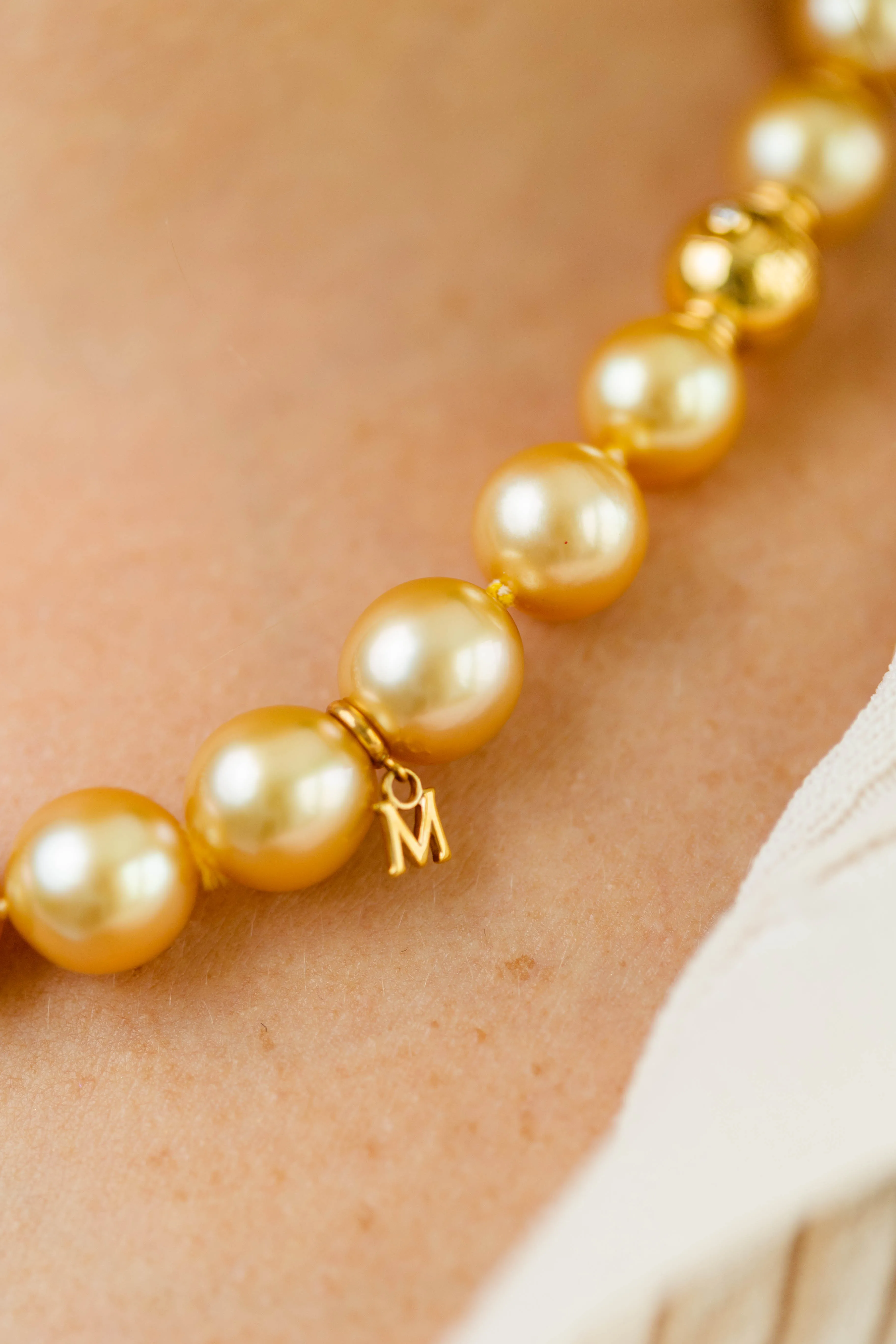 COLLAR  