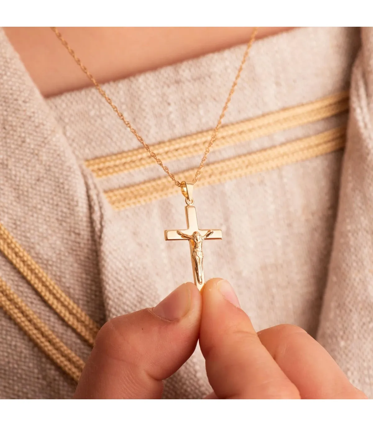 Croix Christ bâton rectangulaire 18K 25mm