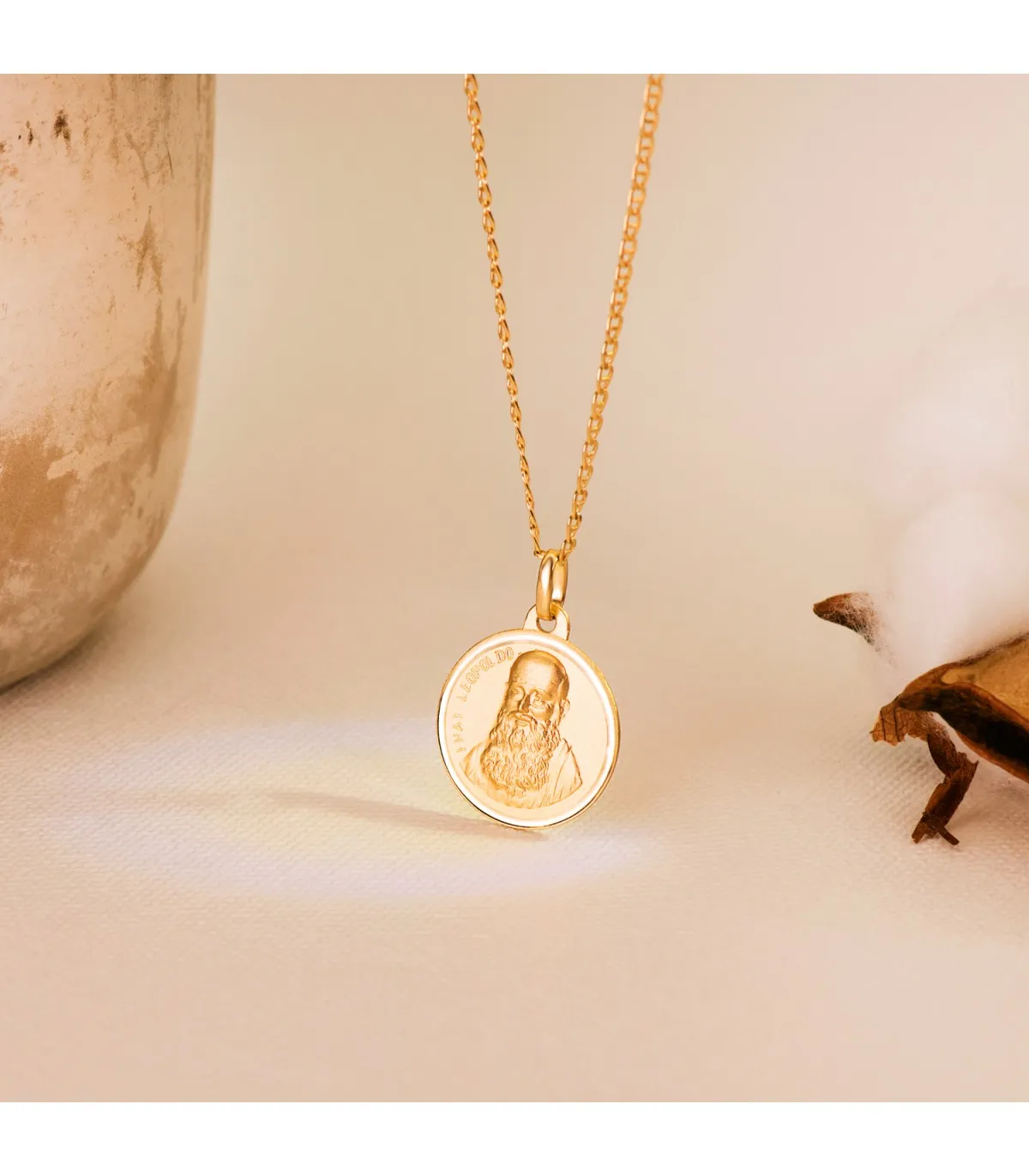 Médaille Frère Leopoldo Or 18K Biseauté