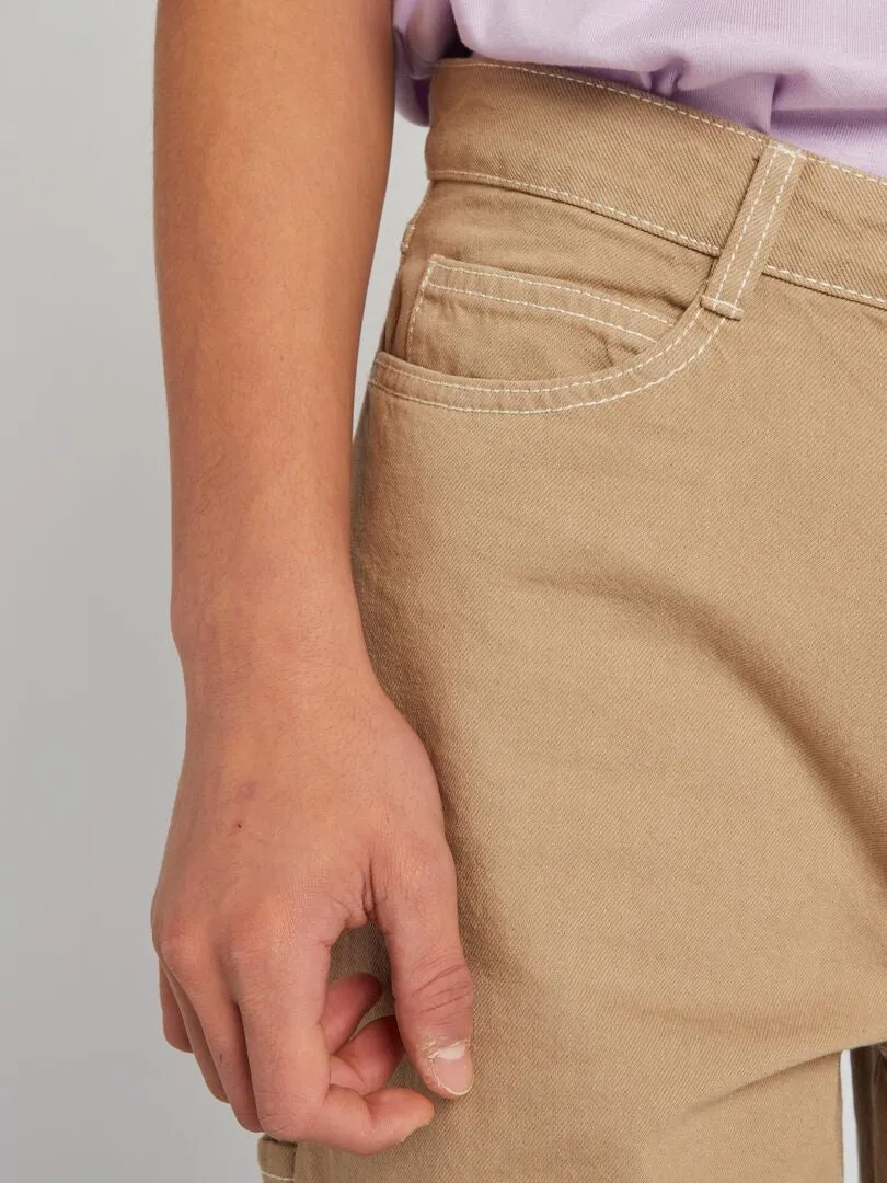 PANTALóN CARGO CON PESPUNTES A CONTRASTE  BEIGE