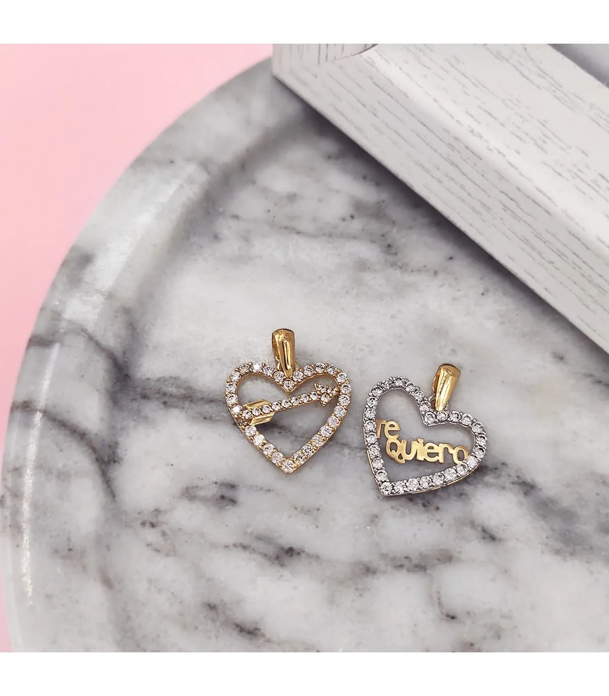 Pendentif Love Arrow Or Jaune 18K Zircons