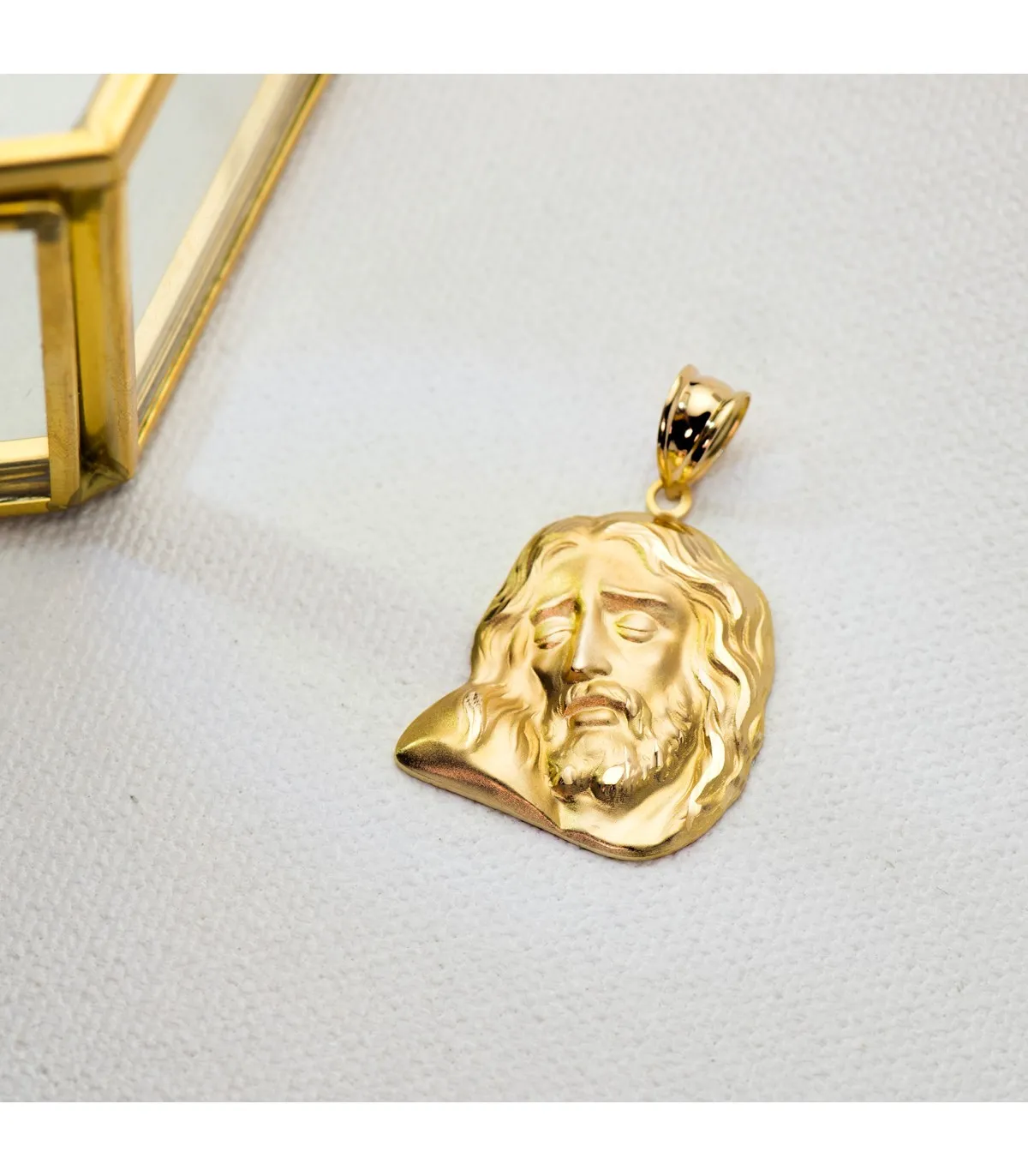 Portrait Christ gisant 18K 23x21mm