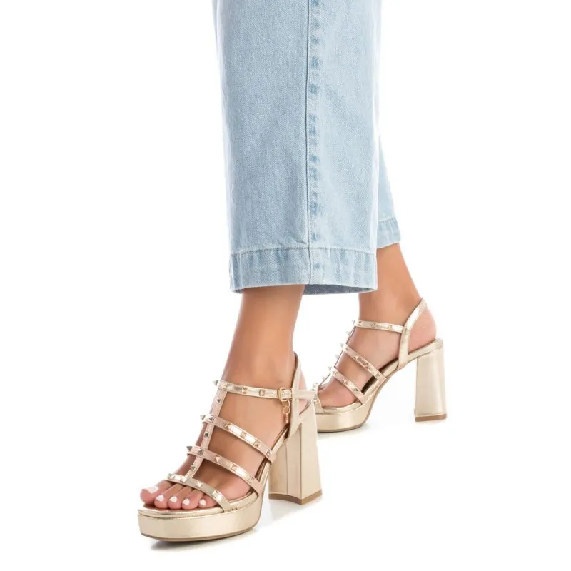 Sandalia de mujer XTI 142354 Oro