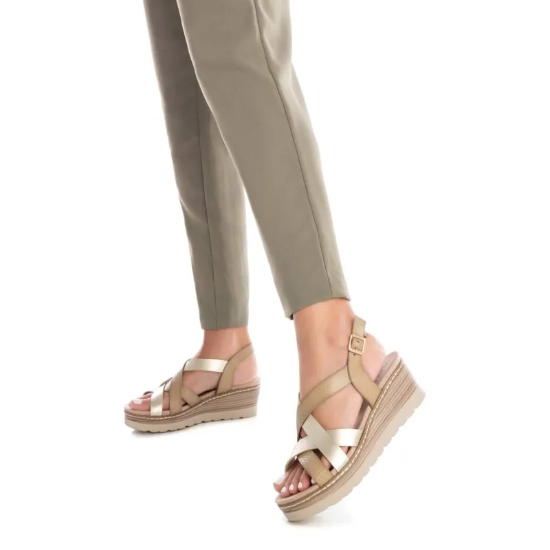 Sandalia de mujer XTI 142776 Oro