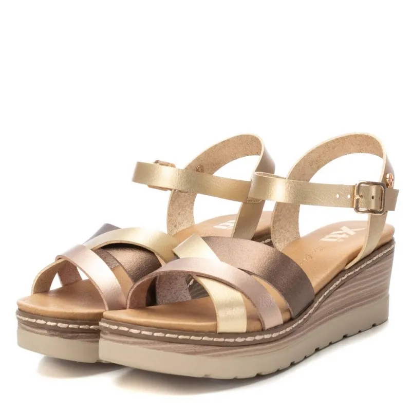 Sandalia de mujer XTI 142853 Oro