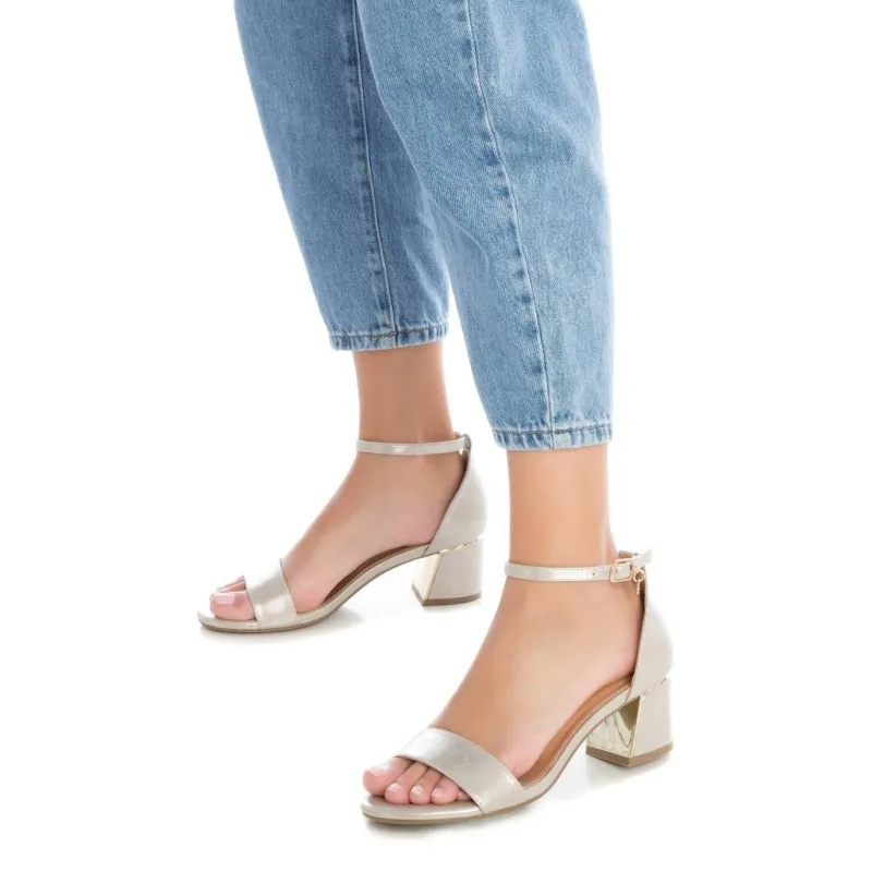 Sandalia de mujer XTI 142867 Oro