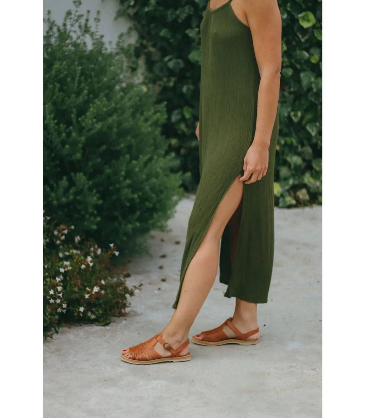 Sandalia para mujer en piel cuero