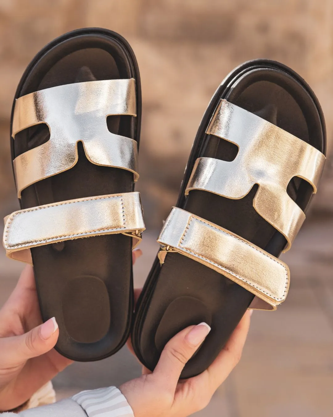 SANDALIAS DE PLATAFORMA DORADAS  LENA
