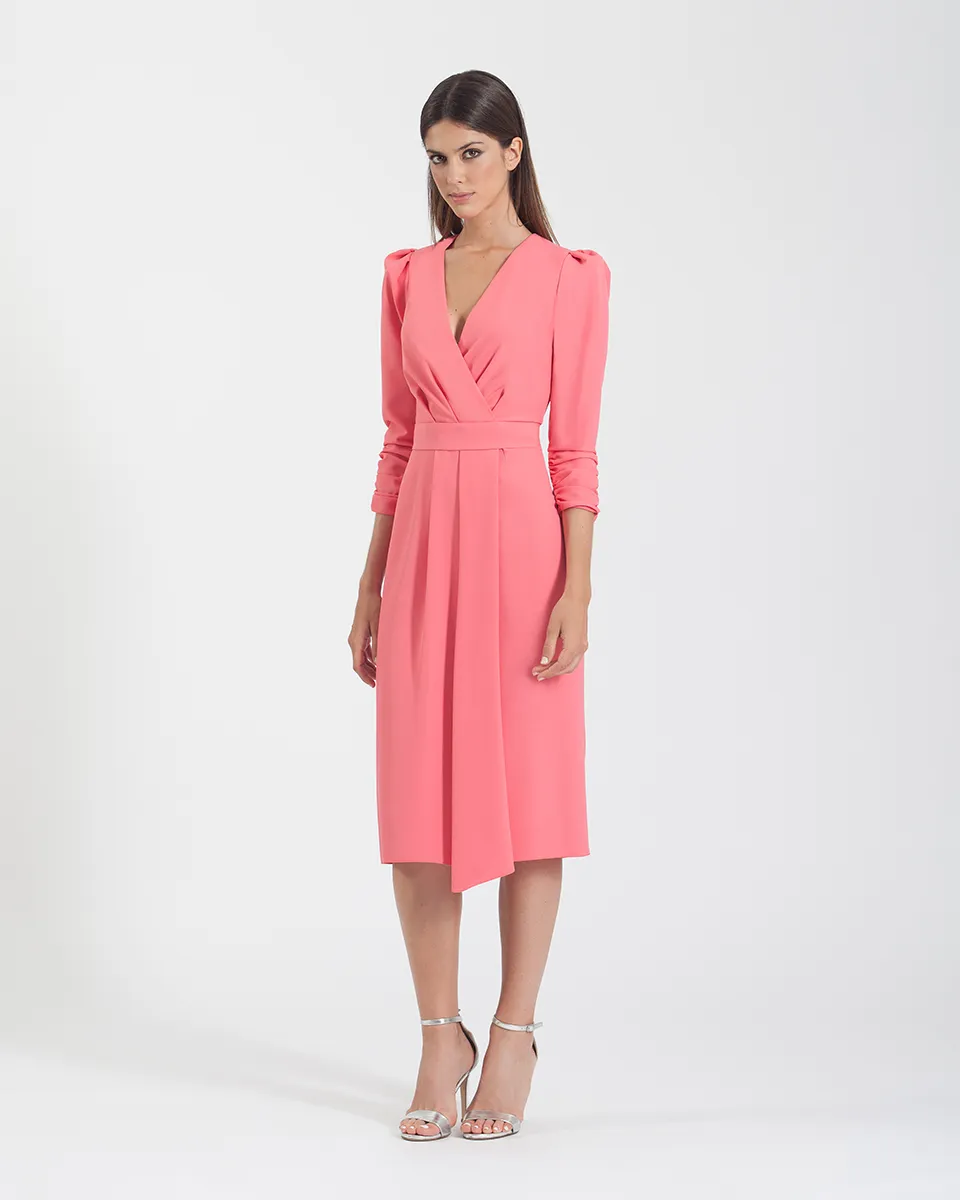 Vestido con mangas drapeadas