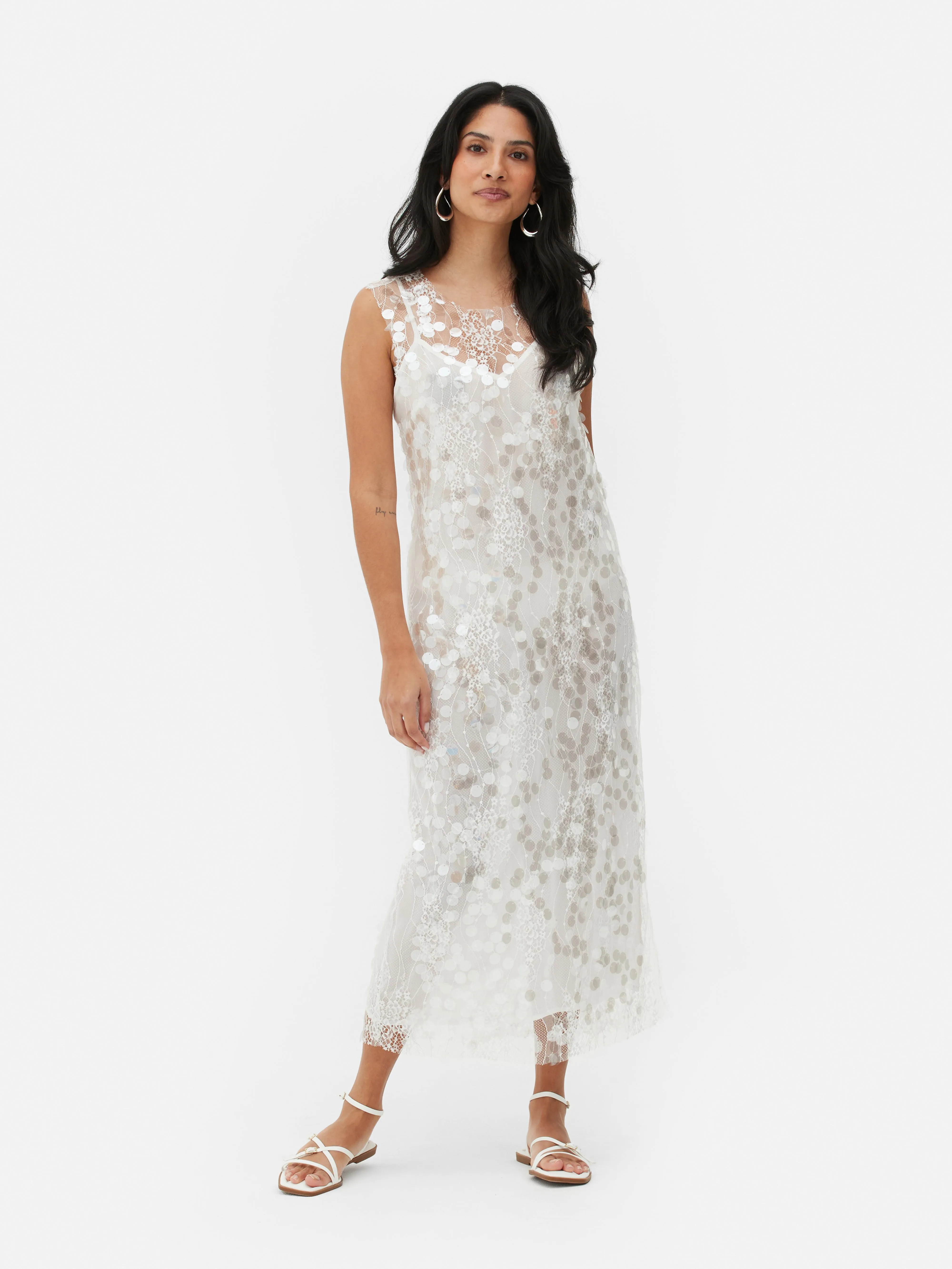 Vestido midi con lentejuelas de Paula Echevarría