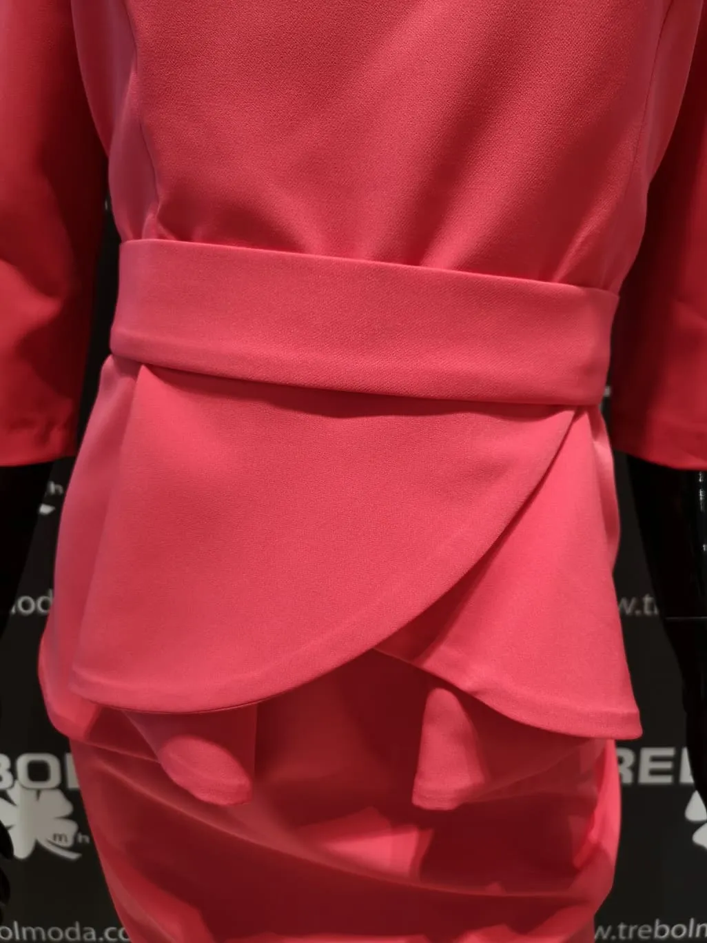 Vestido sencillo con mangas francesas