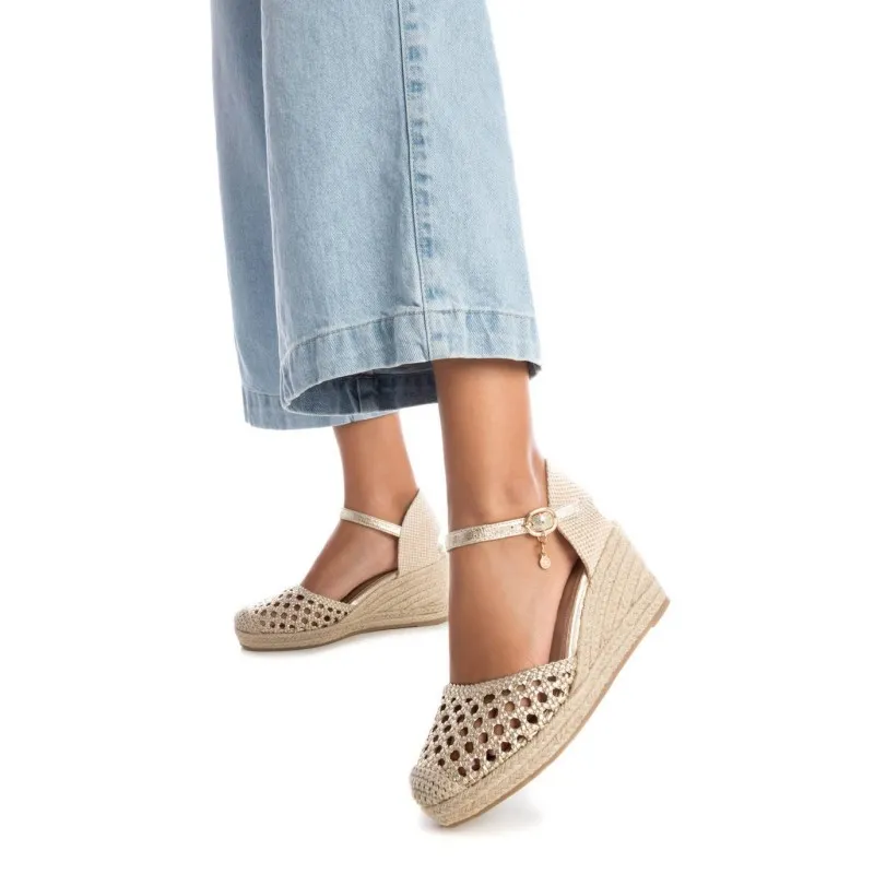 Zapato de mujer XTI 142893 Oro